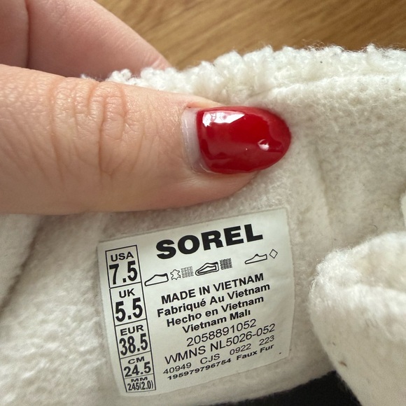 Sorel White Fur-Lined Boots - Picture 5 of 5